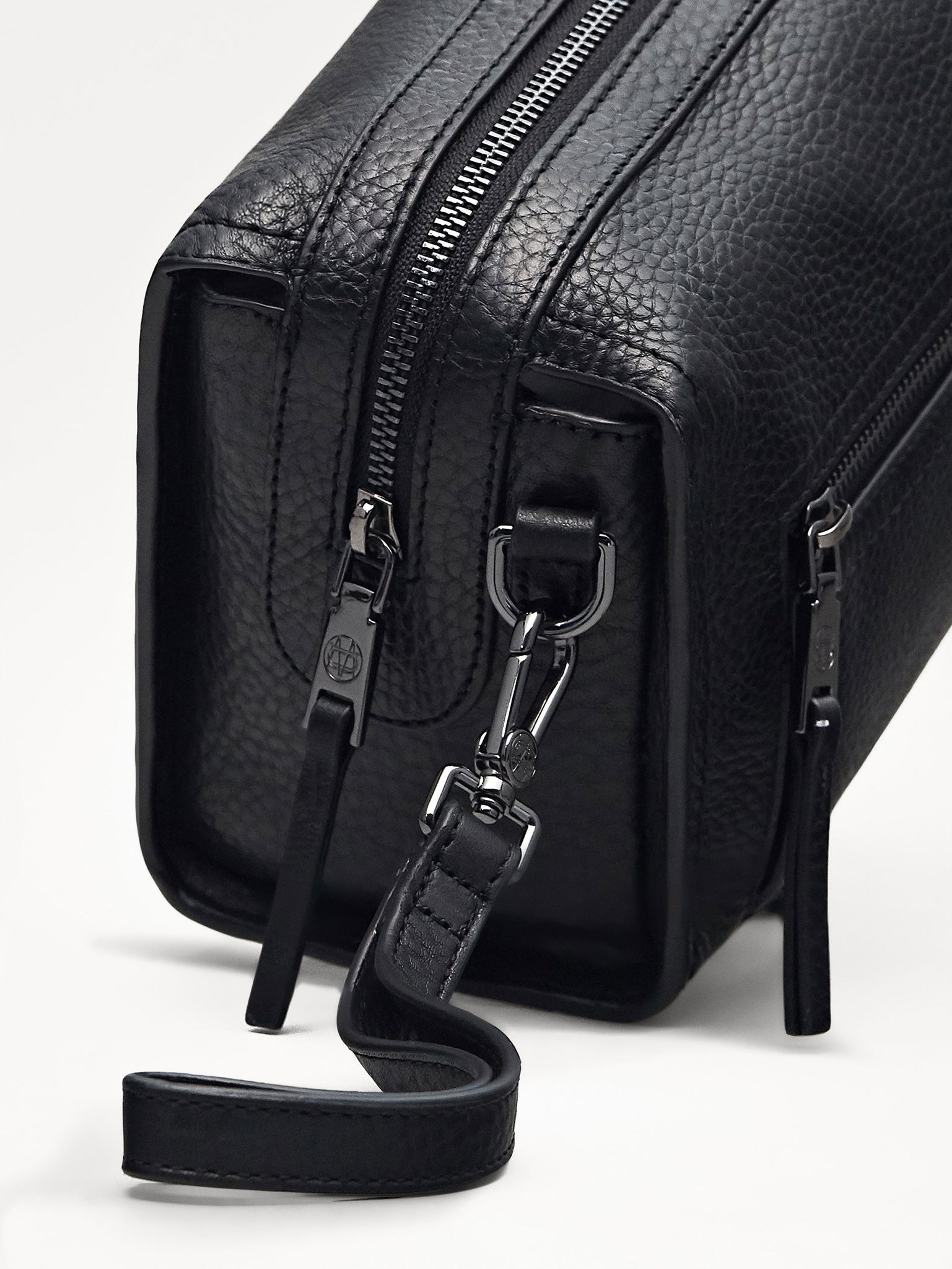 Trousse de toilette en cuir